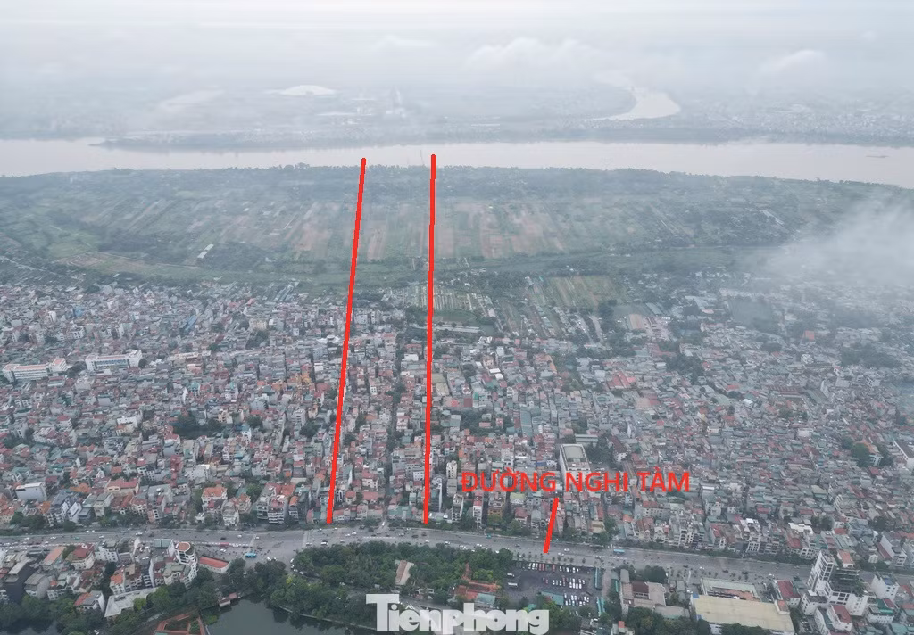 Tuy nhiên với khu vực nội thành, sau gần 1 tháng khởi công, hiện dự án cầu Tứ Liên phía trên địa bàn quận Tây Hồ vẫn chưa thi công ở hiện trường.