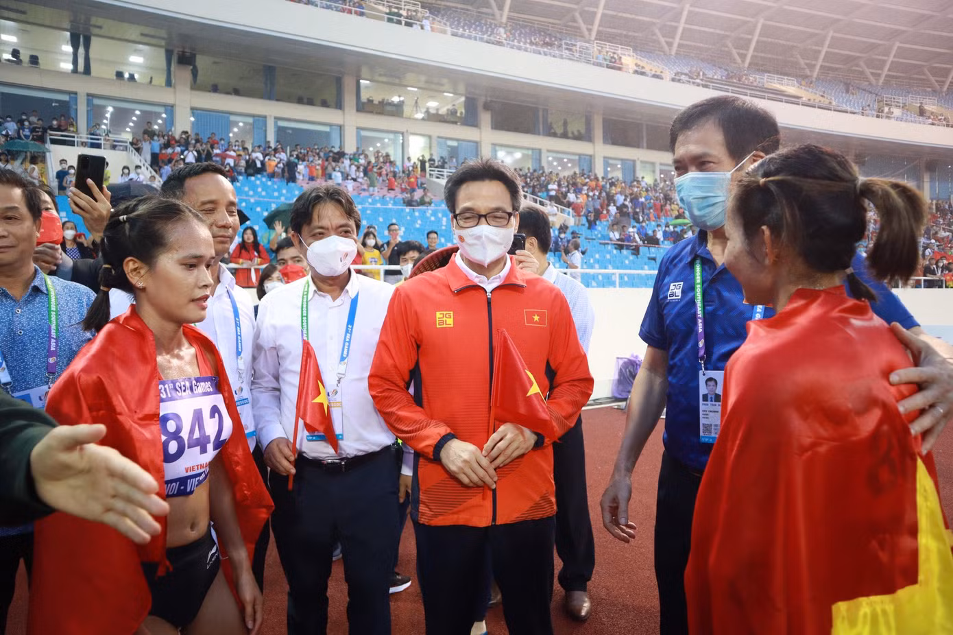 Tại SEA Games 30 diễn ra ở Philippines, Nguyễn Thị Oanh đã xuất sắc giành cả 3 HCV 1.500m, 5.000m và 3.000m vượt chướng ngại vật nữ, thậm chí ở nội dung 3.000m vượt chướng ngại vật, “cô gái không phổi” này còn phá kỷ lục SEA Games.