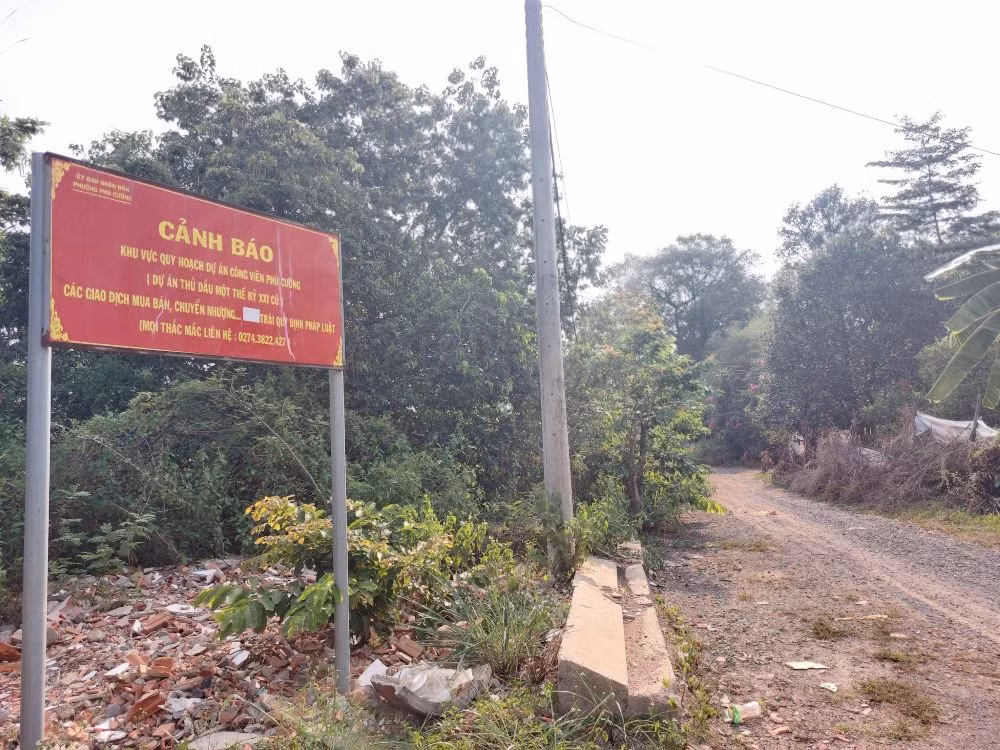 Liên quan đến vụ án này, đại diện Thanh tra tỉnh Bình Dương thông tin, đơn vị này đưa dự án vào diện thanh tra theo Quyết định của UBND tỉnh Bình Dương đối với các dự án có liên quan đến khiếu nại, khiếu kiện phức tạp tập trung đông người trên địa bàn tỉnh. Việc thanh tra sẽ làm rõ các hạn chế, sai phạm của chủ đầu tư và cơ quan quản lý Nhà nước, tháo gỡ vướng mắc để đẩy nhanh tiến độ dự án nhằm bảo đảm quyền lợi chính đáng của người dân, chủ đầu tư và bảo đảm an ninh trật tự của địa phương. Liên quan đến vụ án này, đại diện Thanh tra tỉnh Bình Dương thông tin, đơn vị này đưa dự án vào diện thanh tra theo Quyết định của UBND tỉnh Bình Dương đối với các dự án có liên quan đến khiếu nại, khiếu kiện phức tạp tập trung đông người trên địa bàn tỉnh. Việc thanh tra sẽ làm rõ các hạn chế, sai phạm của chủ đầu tư và cơ quan quản lý Nhà nước, tháo gỡ vướng mắc để đẩy nhanh tiến độ dự án nhằm bảo đảm quyền lợi chính đáng của người dân, chủ đầu tư và bảo đảm an ninh trật tự của địa phương.