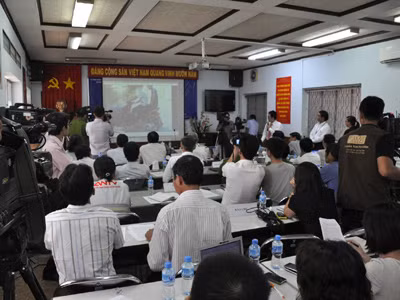 Gần 100 cơ quan báo chí tham gia cuộc họp báo chiều nay. Ảnh: Lê Nguyễn