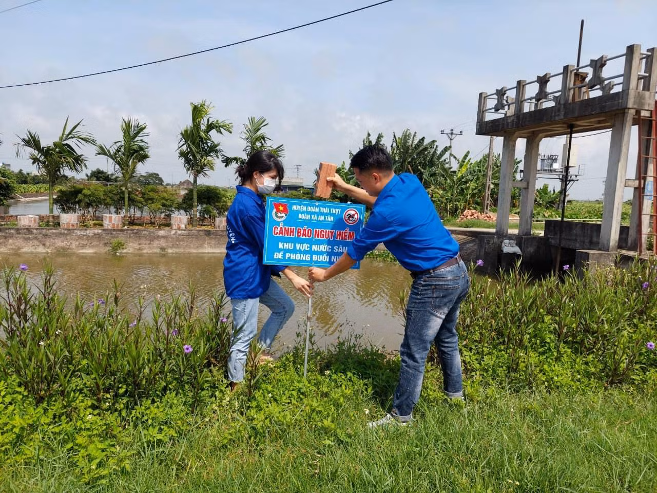 ĐVTN toàn tỉnh Thái Bình đồng loạt ra quân Ngày Chủ nhật Xanh với nhiều hoạt động thiết thực - Ảnh: Hoàng Long