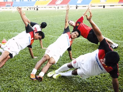 Các tuyển thủ tập luyện tại TPHCM chuẩn bị cho VFF Cup. Ảnh: Tường Vũ