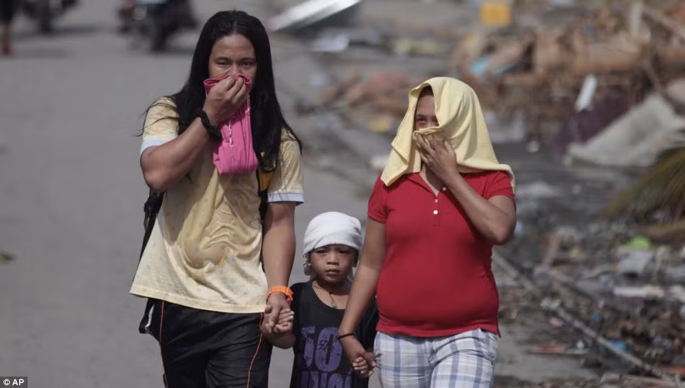 Thi thể nạn nhân bốc mùi làm ảnh hưởng tới môi trường Philippines