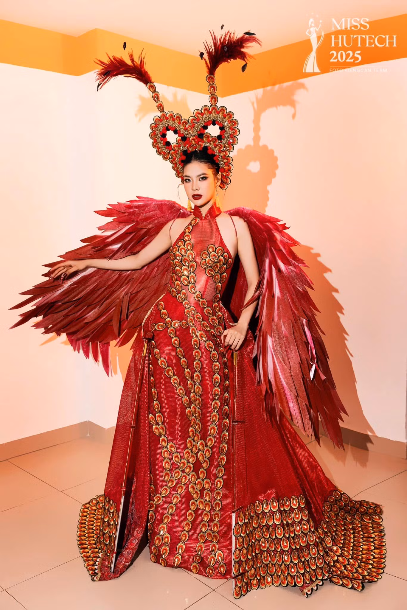 Hoàng Huyên mong muốn trở thành một người đẹp toàn diện, là người truyền lửa cho thế hệ trẻ, đặc biệt là những người đang cảm thấy 'chênh vênh' ngoài kia.