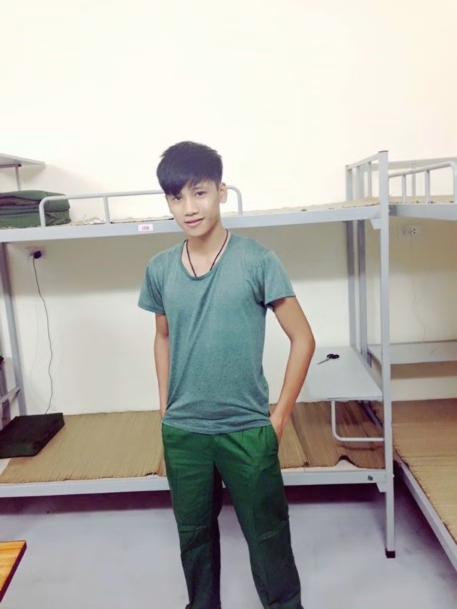 Hình ảnh Tiến Đạt trước khi tập luyện thể hình.