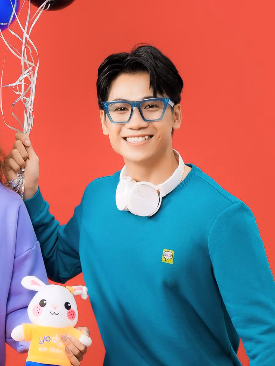 Sở hữu thân hình chuẩn đẹp, cùng phong cách phóng khoáng, chàng “hot boy 9X” đã “ghi điểm”, dành được không ít lời khen từ cộng đồng mạng.