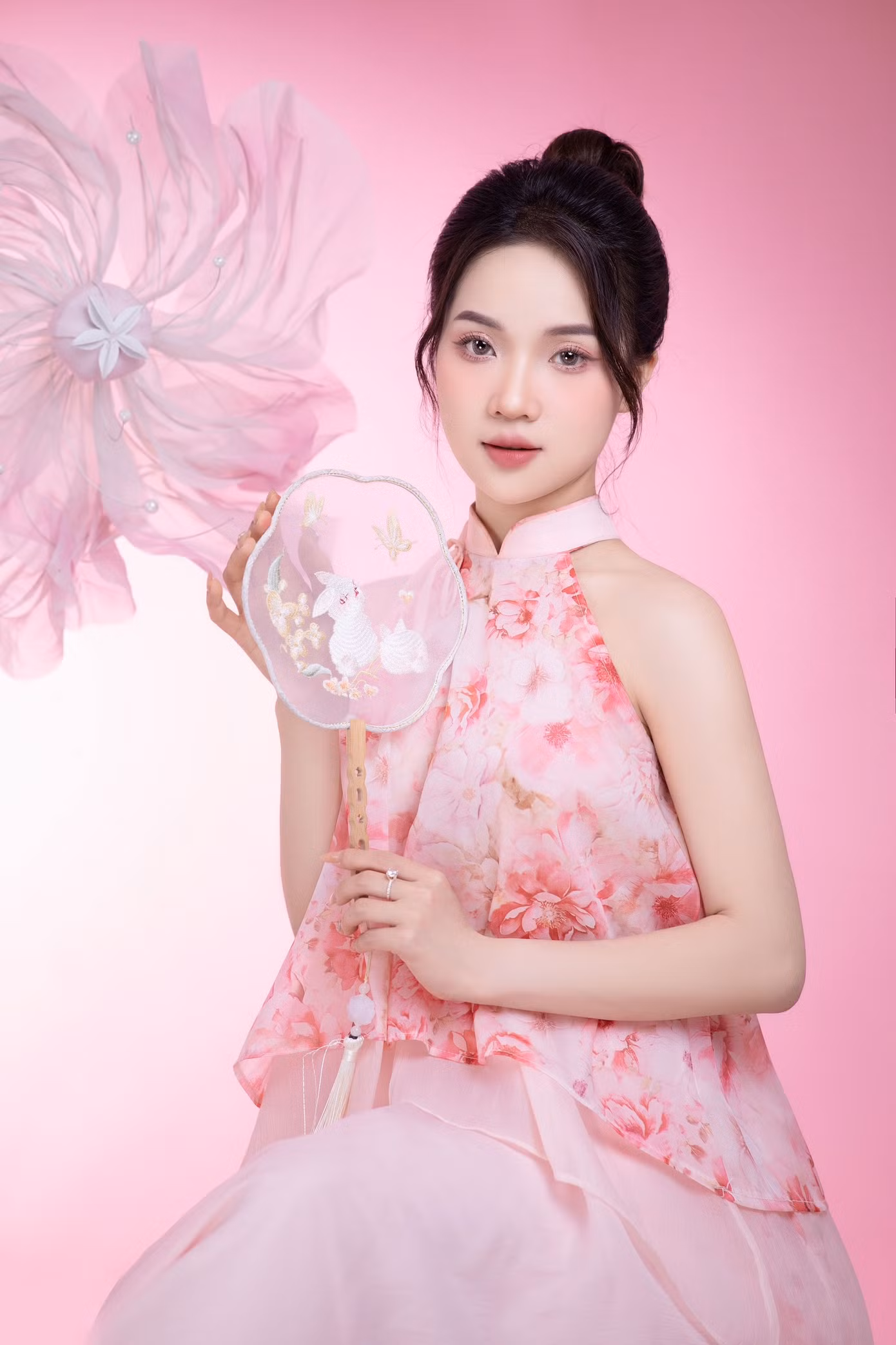 Bùi Hải Vy (sinh năm 2000) tốt nghiệp trường Đại học Sân khấu - Điện ảnh Hà Nội.