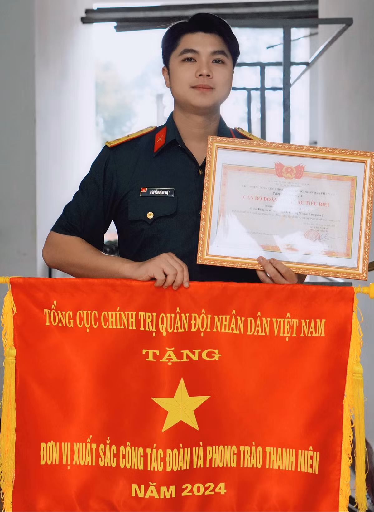 Với những nỗ lực không ngừng nghỉ, Đình Việt đã đạt được nhiều thành tích đáng tự hào. Với những nỗ lực không ngừng nghỉ, Đình Việt đã đạt được nhiều thành tích đáng tự hào.