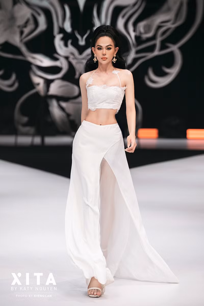 Với sự cố gắng nỗ lực không ngừng nghỉ của bản thân, Khiết Anh ngày càng có những bước tiến rõ rệt trong sự nghiệp.
