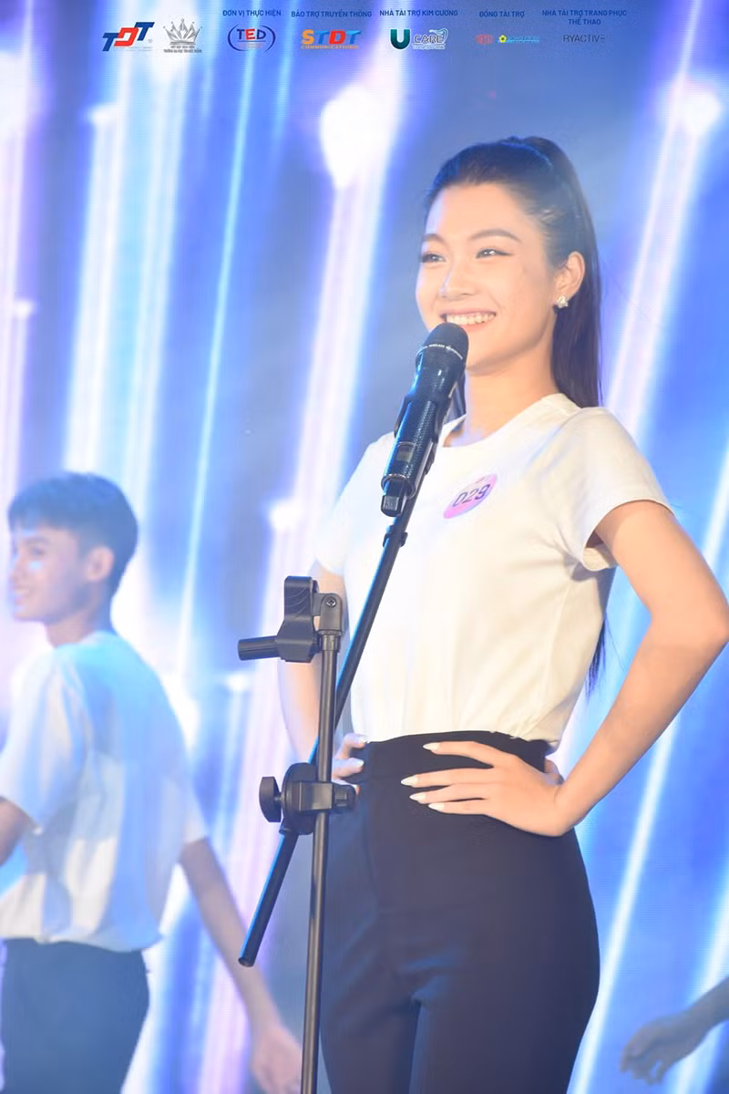 Tiểu Phụng đang nằm trong Top 20 thí sinh vào chung kết cuộc thi Nét đẹp Sinh viên TDTU mùa 4.