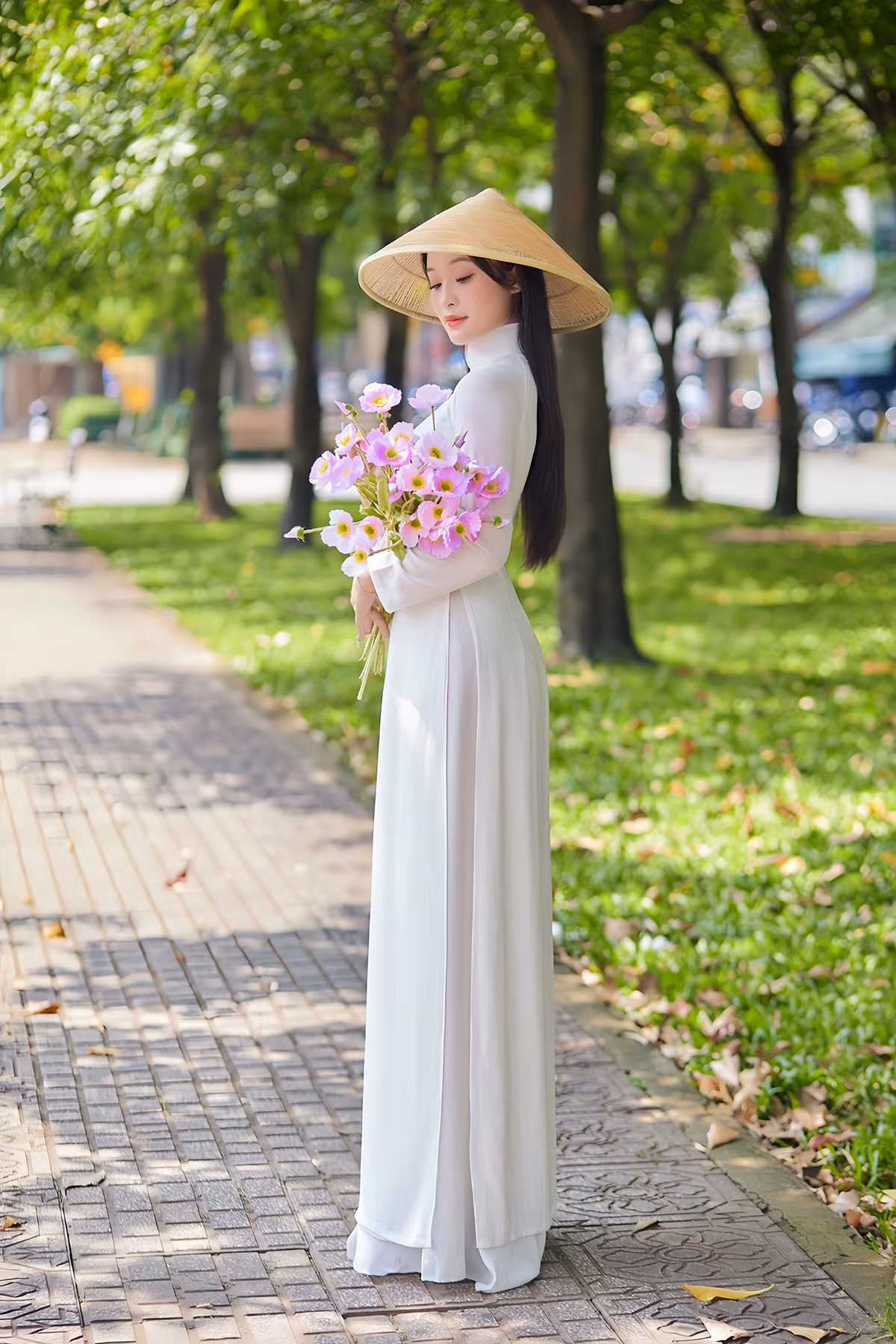 Bên cạnh công việc học, Uyển Thư còn là người mẫu ảnh tự do.