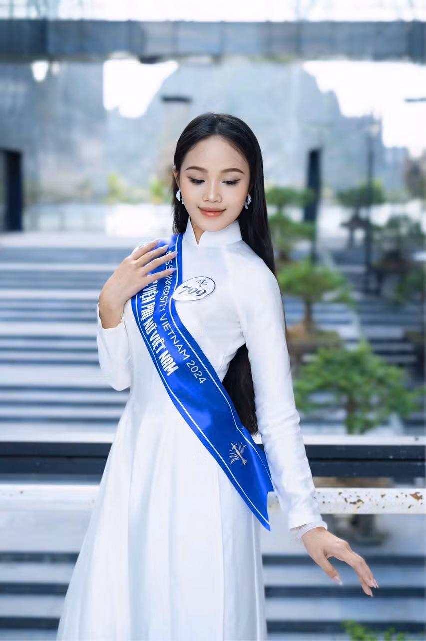 Khánh Linh đang từng bước theo đuổi ước mơ trở thành ‘Nàng hậu’, để có thể tạo ra những giá trị tích cực cho cộng đồng. Khánh Linh đang từng bước theo đuổi ước mơ trở thành ‘Nàng hậu’, để có thể tạo ra những giá trị tích cực cho cộng đồng.