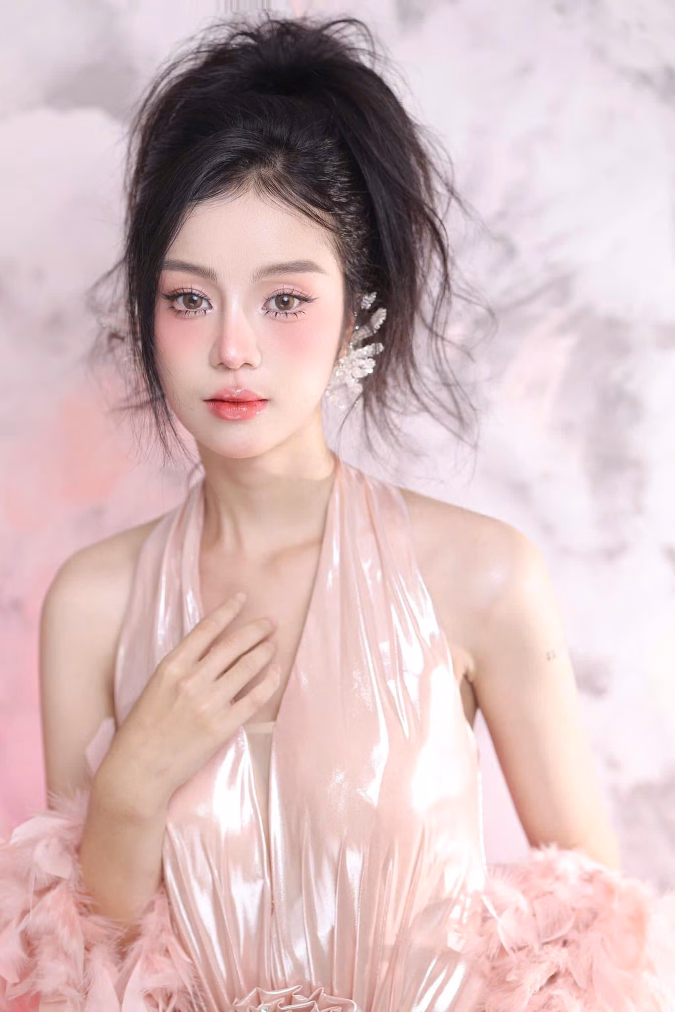Hồng Hà nhận thức rõ rằng, để đạt được thành công bền vững trong lĩnh vực người mẫu ảnh, cô cần liên tục cải thiện bản thân.