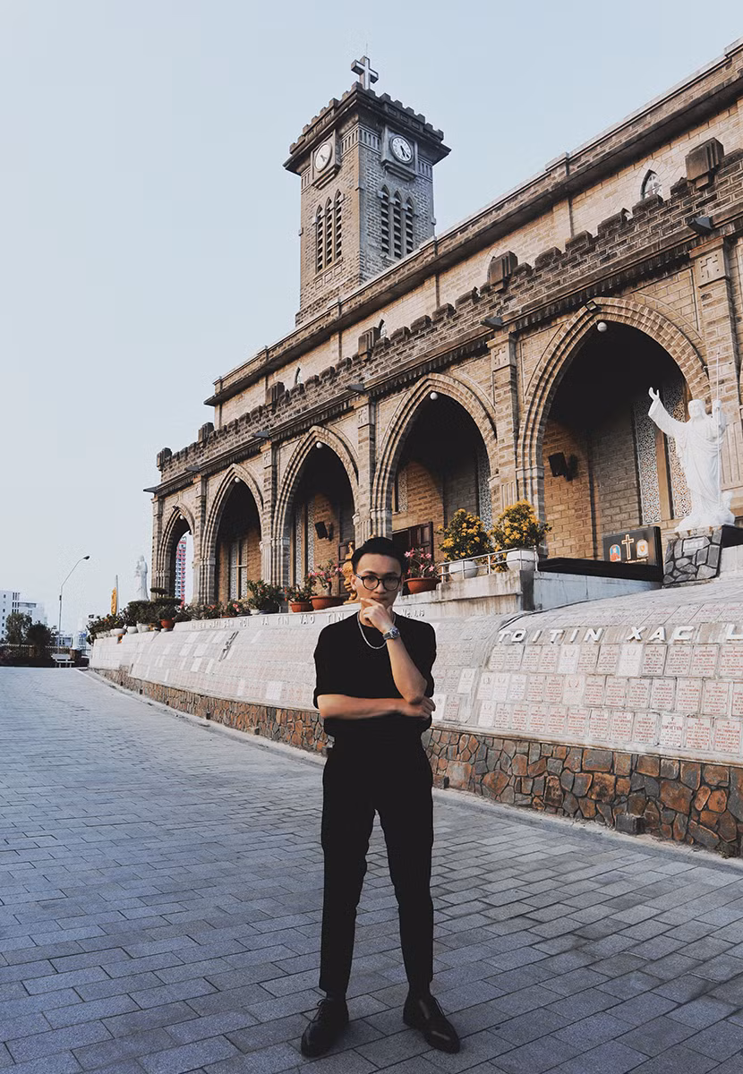 Với sự cố gắng và một phần may mắn, Thịnh đã vượt qua hết mọi khó khăn và có được một số thành công nhất định cho bản thân, cậu bạn mong muốn truyền tải nguồn năng lượng đến cho mọi người qua các sản phẩm âm nhạc.