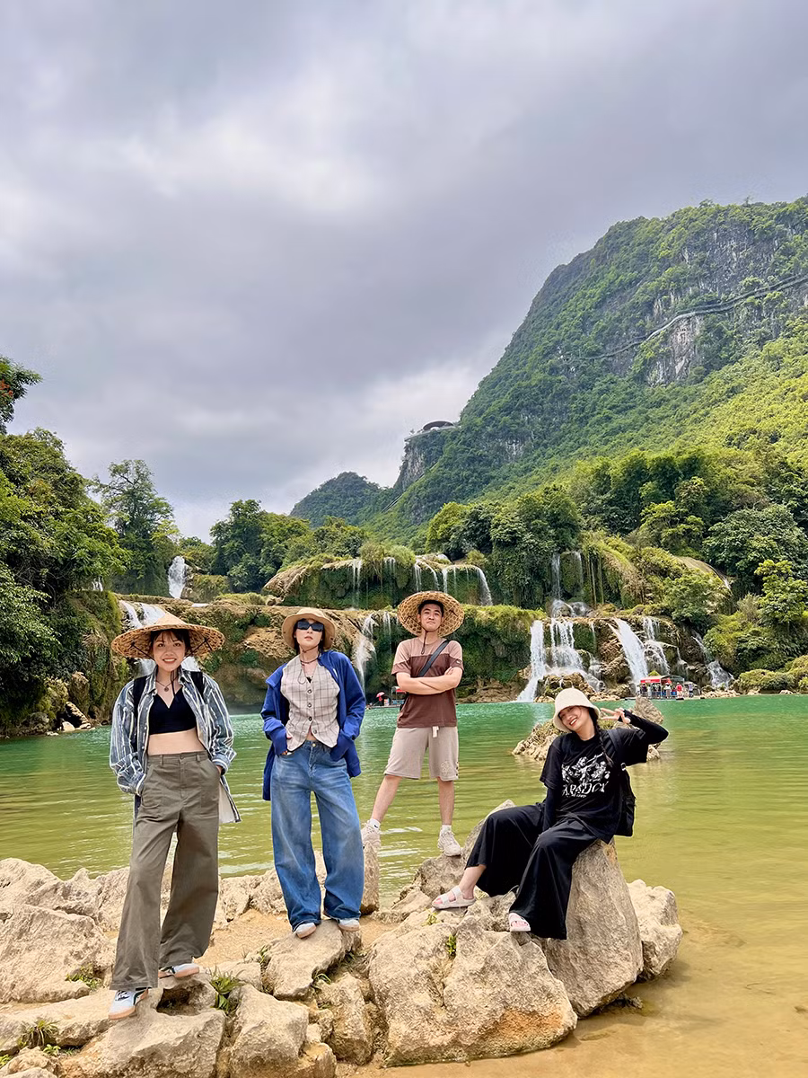 Trong mỗi hành trình thử thách của bản thân, Thu Lệ không thể thiếu những người bạn luôn đồng hành đặc biệt.