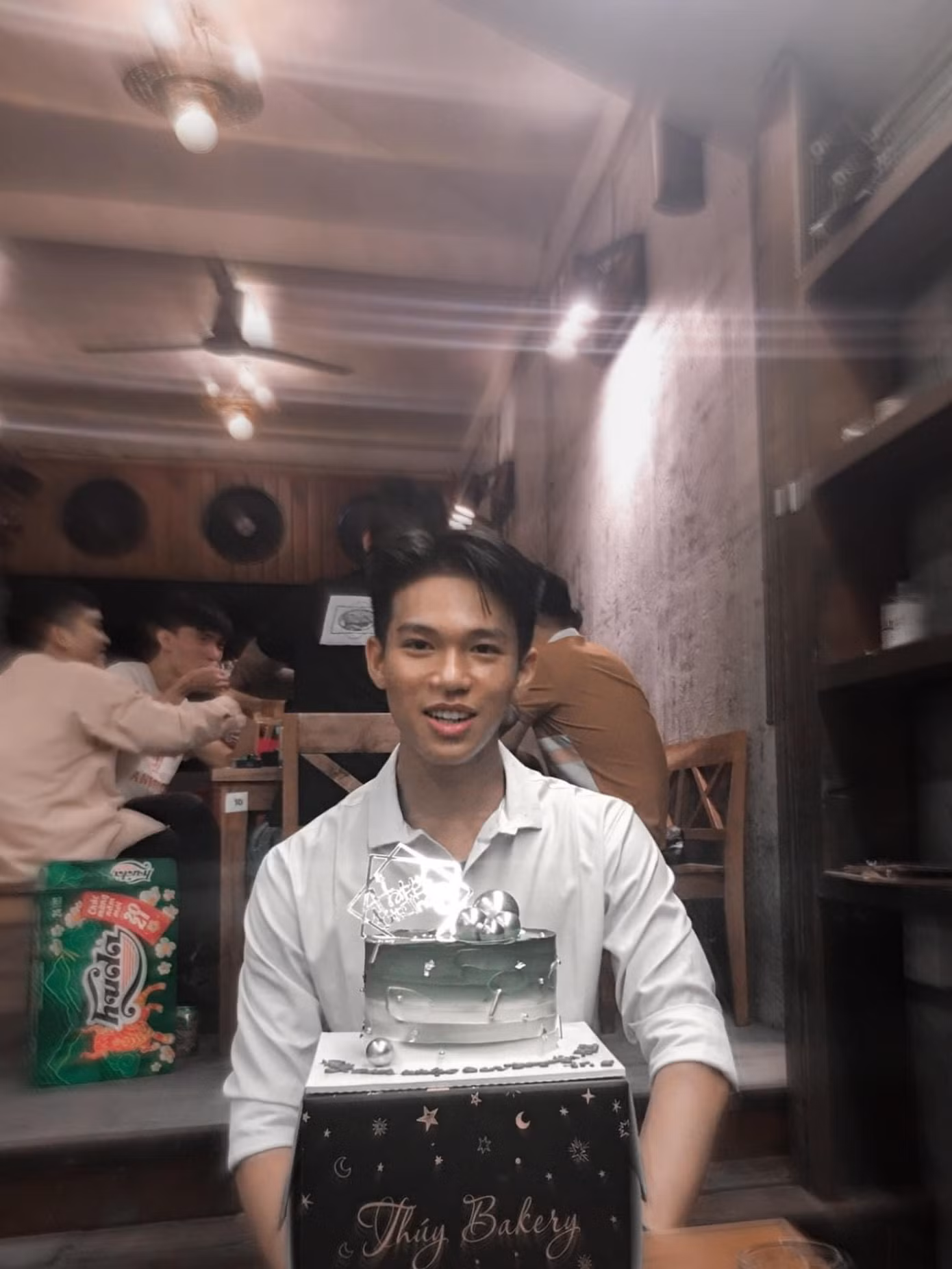 Trước khi đến với nghề người mẫu, Ben Nguyễn từng làm nhiều công việc khác nhau và là một người sống khép kín, ngại giao tiếp. Trước khi đến với nghề người mẫu, Ben Nguyễn từng làm nhiều công việc khác nhau và là một người sống khép kín, ngại giao tiếp.