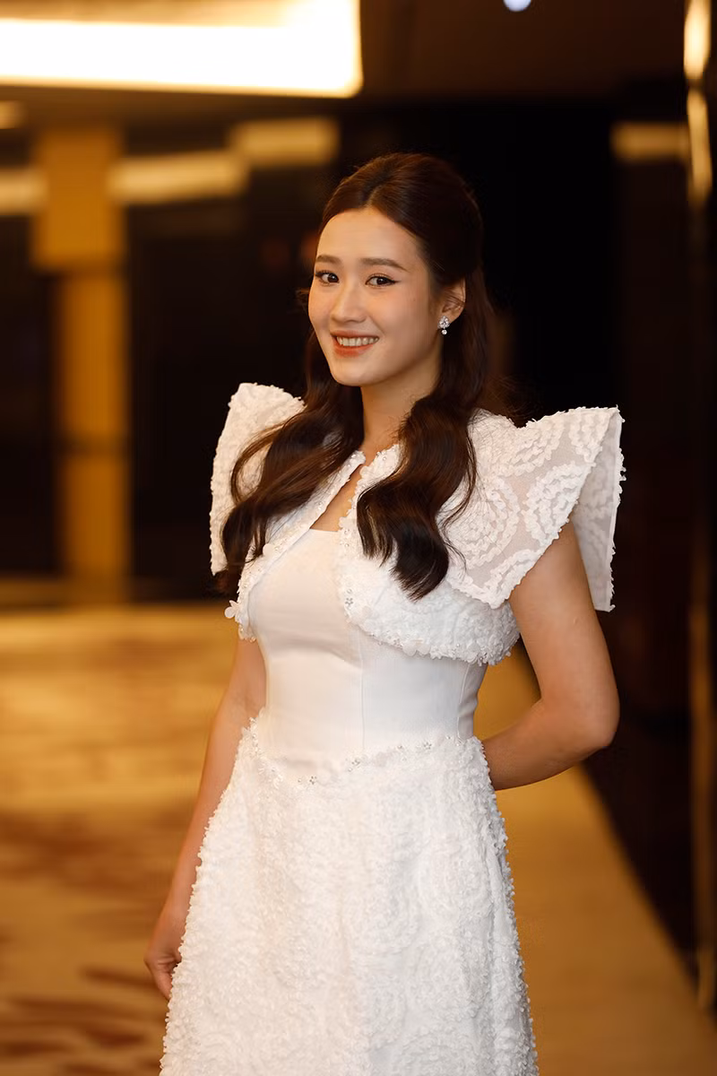 Phương Anh (trong vai Nhung) tiết lộ, đây là bộ phim đầu tay của cô bạn sau khi ra trường.