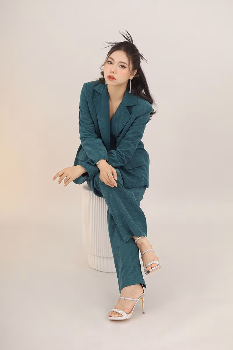 Phương Thảo hiện đang chuẩn bị tốt nghiệp đại học sớm với tấm bằng loại Giỏi tại trường Đại học Kinh tế - Tài chính TP.HCM. Phương Thảo hiện đang chuẩn bị tốt nghiệp đại học sớm với tấm bằng loại Giỏi tại trường Đại học Kinh tế - Tài chính TP.HCM.