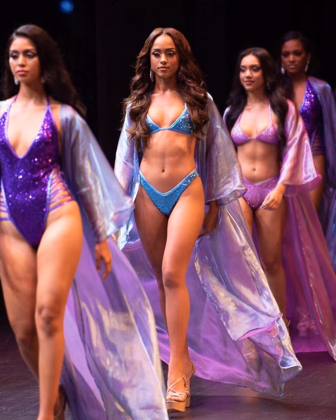 Tại cuộc thi Hoa hậu Thế giới Trinidad &amp; Tobago 2022, Aché Abrahams được xem là người đẹp có hình thể ấn tượng và quyến rũ nhất. Kỹ năng trình diễn của cô cũng được đánh giá là chuyên nghiệp.