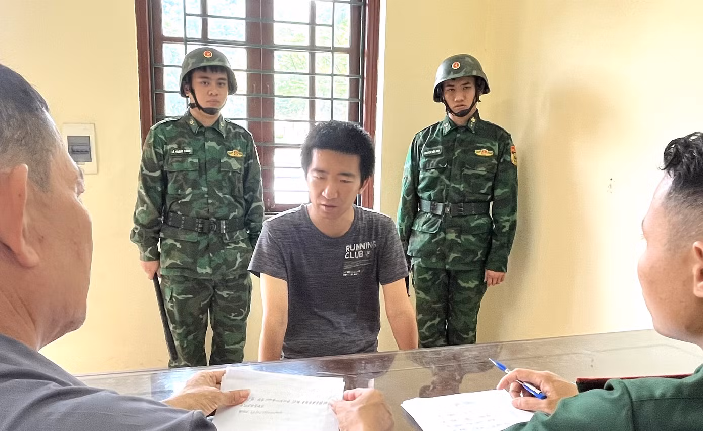 Đối tượng Bạch Dũng tại cơ quan điều tra Đối tượng Bạch Dũng tại cơ quan điều tra