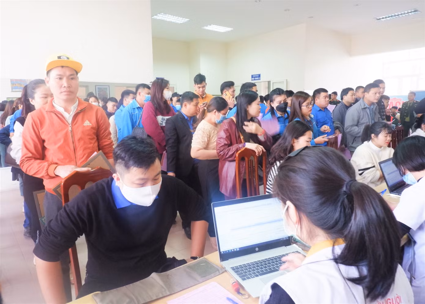 Chủ nhật Đỏ lần thứ XV được báo Tiền Phong, Ủy ban An toàn giao thông Quốc gia, Viện huyết học truyền máu Trung ương phối hợp tổ chức tại nhiều tỉnh, thành. Năm nay là năm thứ 5 tỉnh Hòa Bình tham gia ngày hội lớn đầy ý nghĩa này, đặc biệt là các đoàn viên, thanh niên, sinh viên tham gia nhiệt tình.