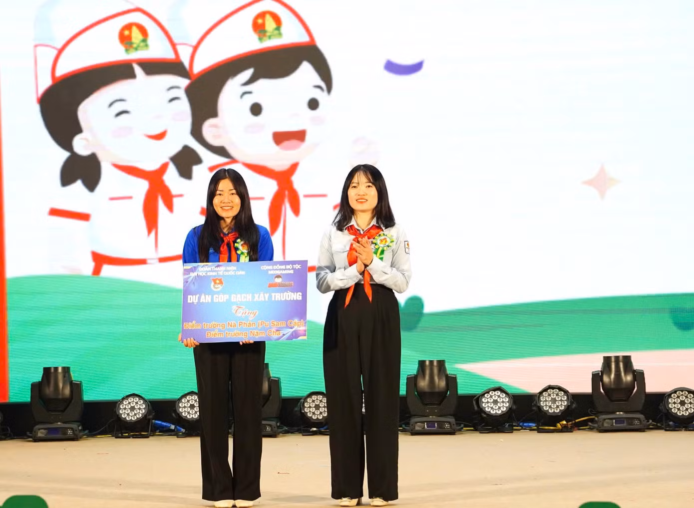 Hội đồng Đội tỉnh đã vận động kêu gọi các đơn vị trao tặng các công trình măng non. Dự án góp gạch xây trường do Đoàn Đại học kinh tế quốc dân và cộng đồng bộ tộc Mixi trao tặng 04 (điểm trường) tại - điểm Dào San; Huổi Luông (Phong Thổ); Pu Sam Cáp, Nậm Cha (Sìn Hồ).