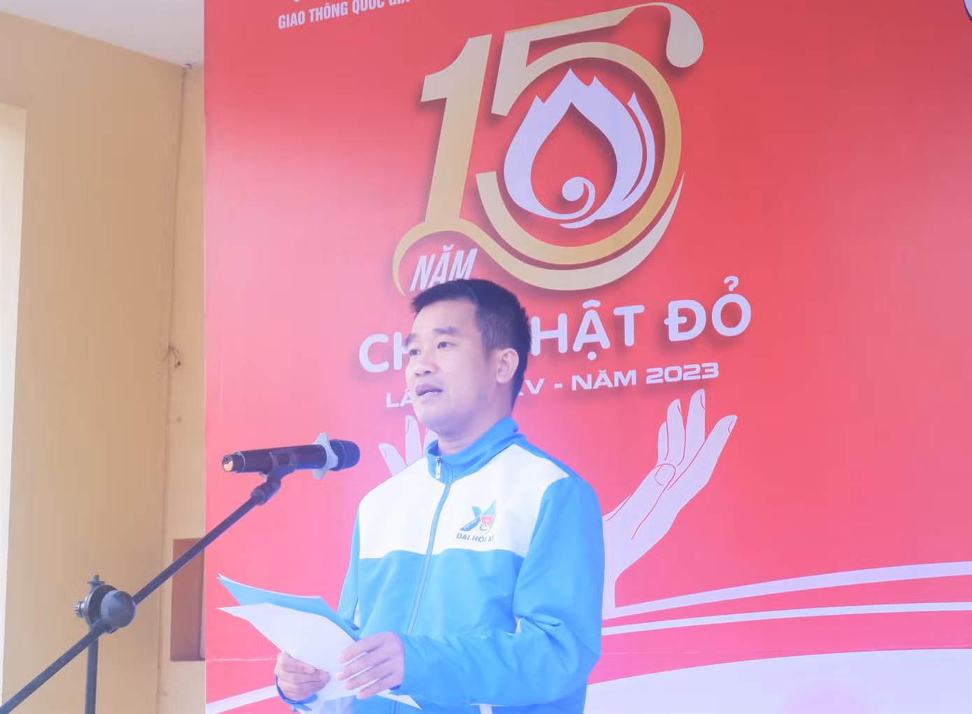 Anh Nguyễn Duy Tư - Phó Bí thư Tỉnh Đoàn Hòa Bình cho biết: “Với truyền thống 'tương thân tương ái', 'thương người như thể thương thân', tuổi trẻ Việt Nam nói chung và tuổi trẻ tỉnh Hòa Bình nói riêng đã có nhiều phong trào, hoạt động thể hiện tinh thần xung kích vì sức khỏe của cộng đồng, trong đó có hoạt động hiến máu. Nhiều câu lạc bộ hiến máu đã được thành lập và duy trì với mong muốn góp sức nhỏ bé của mình để cứu sống người bệnh”.