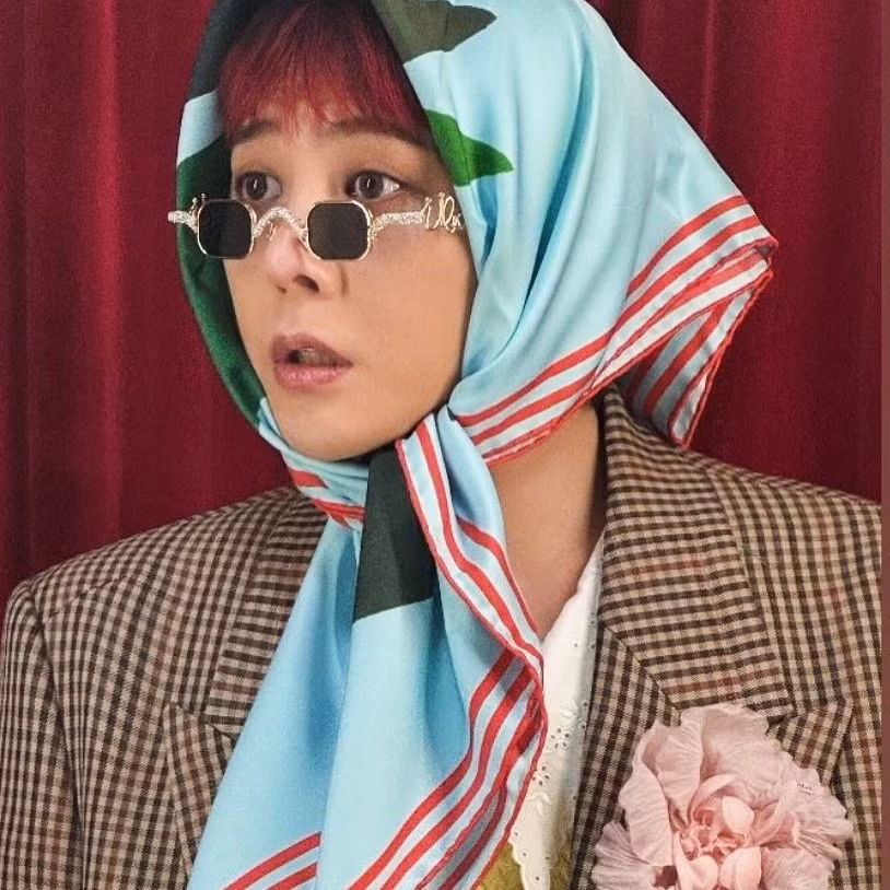 Tình yêu của G-Dragon dành cho khăn choàng là vô hạn. Tình yêu của G-Dragon dành cho khăn choàng là vô hạn.