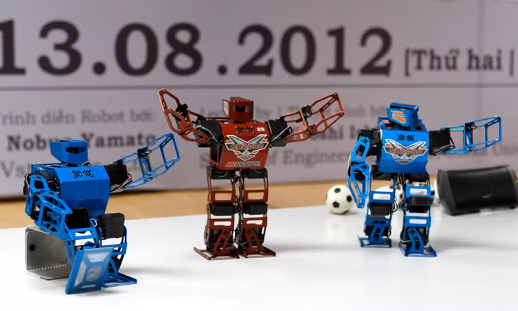 Nhạc công robot chơi đàn, chơi trống