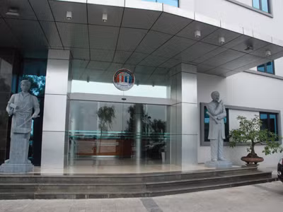 Mặt tiền của Viện Nghiên cứu & Phát triển Viettel. Mặt tiền của Viện Nghiên cứu & Phát triển Viettel