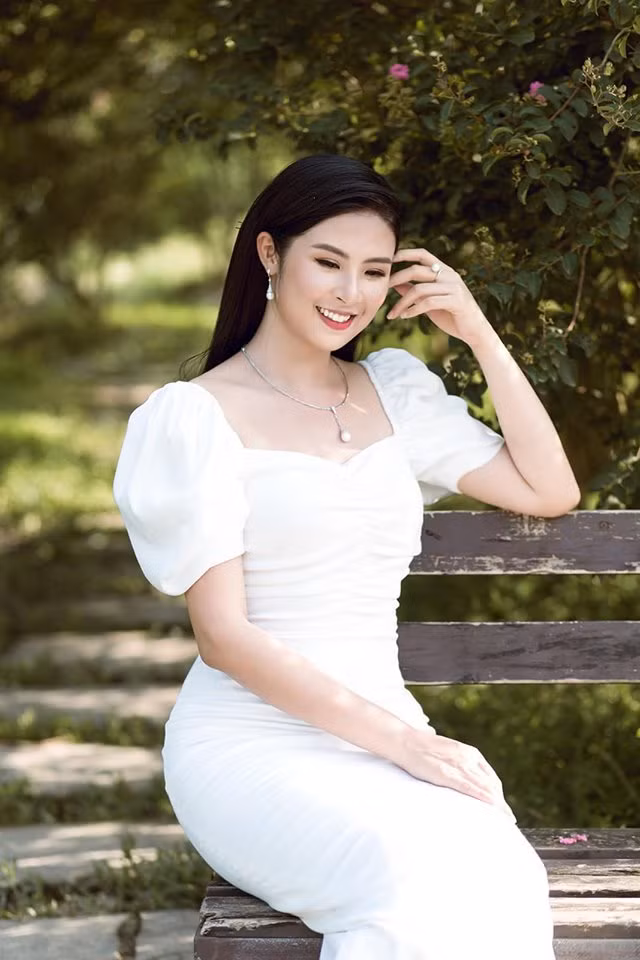 Hoa hậu Tiểu Vy ăn chè đậu đỏ, đạp xe khắp Hội An tìm người yêu ngày thất tịch ảnh 14