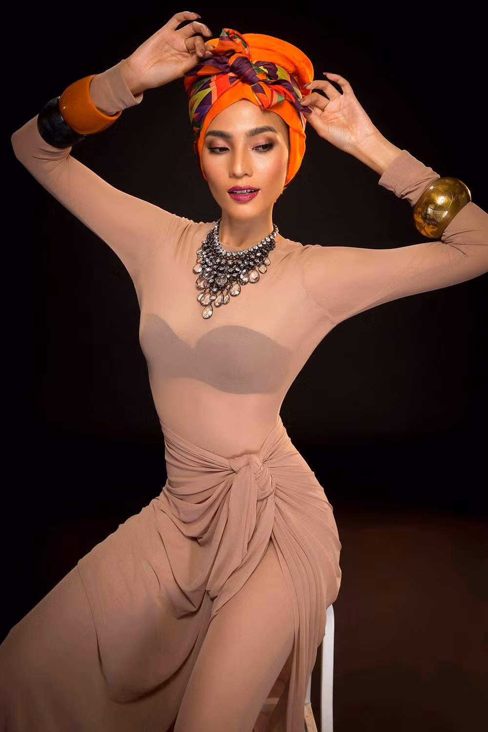 Hoa hậu Tiểu Vy ăn chè đậu đỏ, đạp xe khắp Hội An tìm người yêu ngày thất tịch ảnh 11