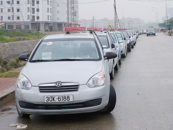 Theo chuyên gia, mỗi kilômét đường phải cõng 16 taxi là hậu quả của việc cấp phép ồ ạt. Ảnh: Trọng Đảng. Theo chuyên gia, mỗi kilômét đường phải cõng 16 taxi là hậu quả của việc cấp phép ồ ạt Ảnh: Trọng Đảng