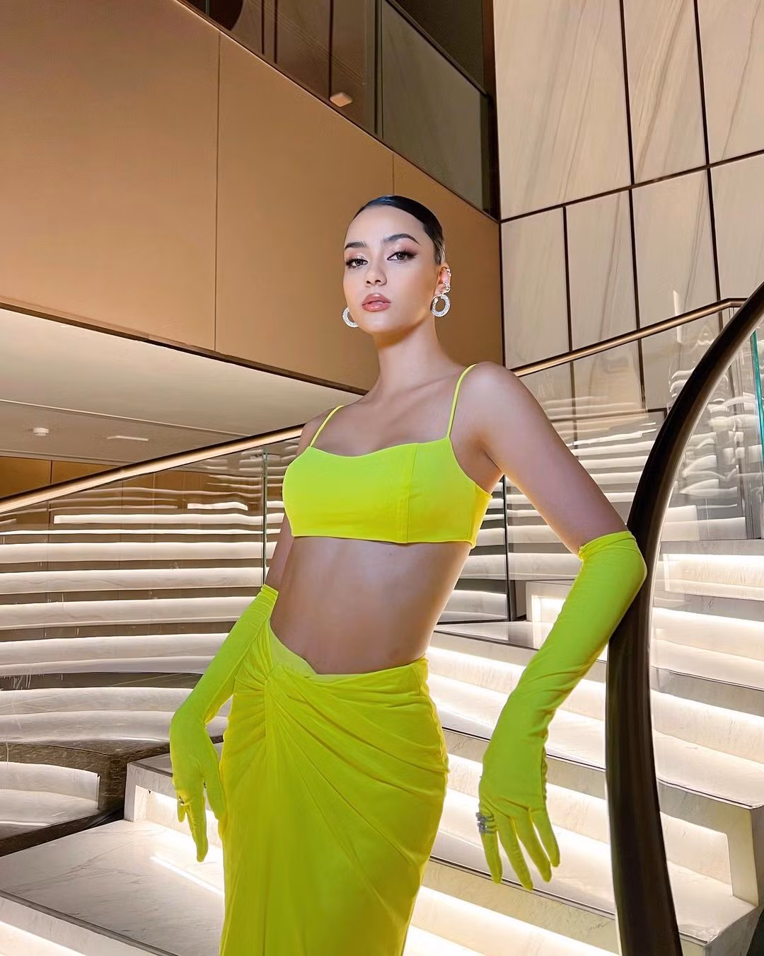 Sau khi đăng quang Hoa hậu Hoàn vũ Thái Lan 2020, Amanda đại diện quốc gia tham dự Miss Universe 2020 và vào top 10. Đây cũng là thành tích cao nhất của Thái Lan ở đấu trường Hoa hậu Hoàn vũ trong 3 năm trở lại đây. Hai người đẹp kế nhiệm Amanda là Hoa hậu Hoàn vũ Thái Lan 2021 Anchilee Scott-Kemmis và đương kim Hoa hậu Hoàn vũ Thái Lan 2022 Anna Sueangam-iam đều phải ngậm ngùi ra về trắng tay.