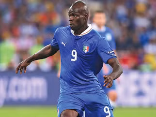 Balotelli đang khiến đến huấn luyện viên Mancini cũng chán ngán