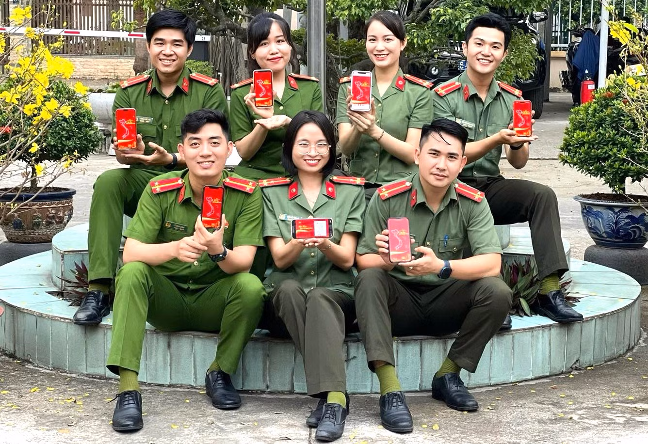 Tuổi trẻ công an thành phố Dĩ An (Bình Dương) hưởng ứng cuộc vận động "Tự hào một dải non sông".