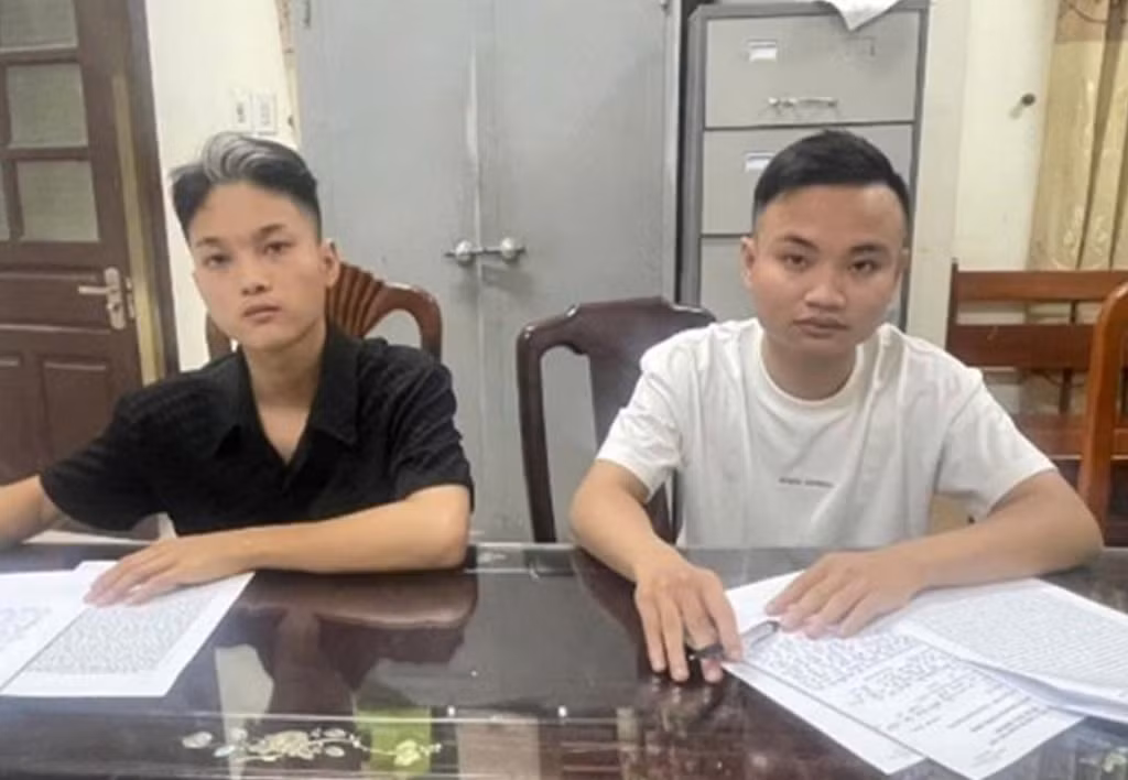 Các đối tượng tại cơ quan công an.