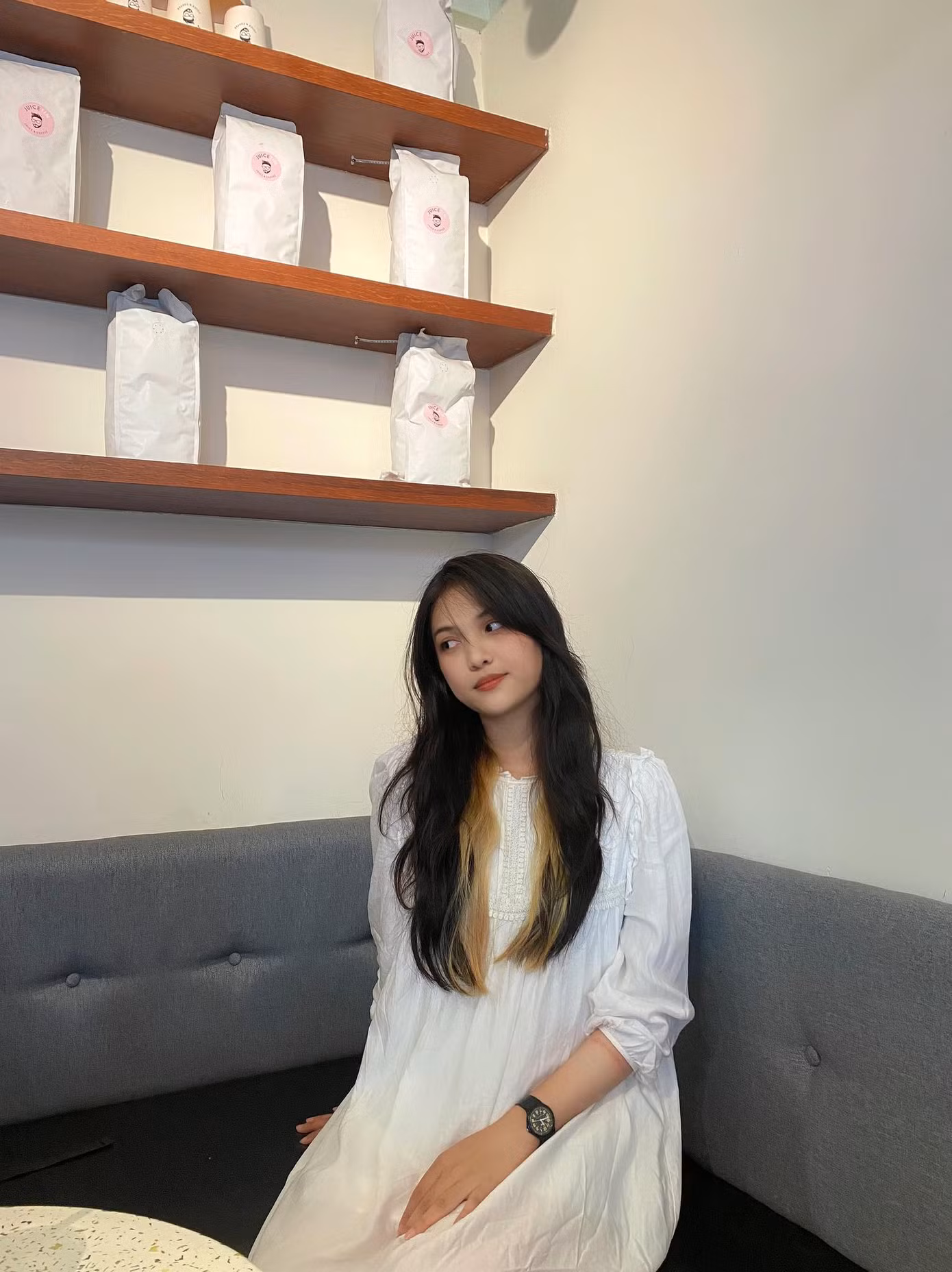 Thúy Ny khá "đau đầu" với những vị khách kém duyên. Thúy Ny khá "đau đầu" với những vị khách kém duyên.