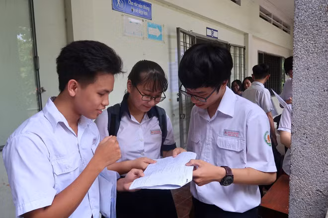 Đề Toán THPT phân hóa cao, nhiều thí sinh bật khóc ảnh 6