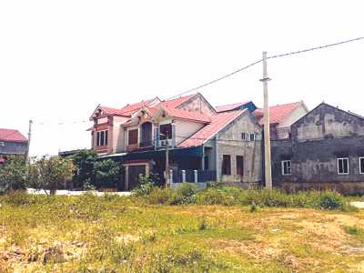 Căn nhà bạc tỷ của anh Phú Cường (Kỳ Anh, Hà Tĩnh) được xây nhờ đi làm việc tại Angola. Ảnh: Anh Tuấn