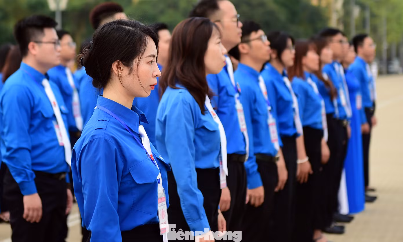 "Chúng cháu đang nỗ lực trở thành thanh niên thời đại mới với tâm trong, trí sáng và hoài bão lớn. Chúng cháu tâm niệm rằng, dưỡng tâm trong không gì hơn noi theo đạo đức Bác Hồ, Nghĩ về Bác lòng ta trong sáng hơn; rèn trí sáng không gì bằng noi theo tấm gương học tập suốt đời của Bác để phụng sự Tổ quốc, phục vụ Nhân dân; xây hoài bão lớn không gì hơn là quyết tâm chung tay thực hiện cho bằng được mong ước của Bác, vì độc lập, tự do của Tổ quốc, vì ấm no, hạnh phúc của Nhân dân, quyết tâm xây dựng một nước Việt Nam xã hội chủ nghĩa giàu mạnh, hùng cường, sánh vai với các cường quốc năm châu", đại biểu Nguyễn Duy Sơn phát biểu.