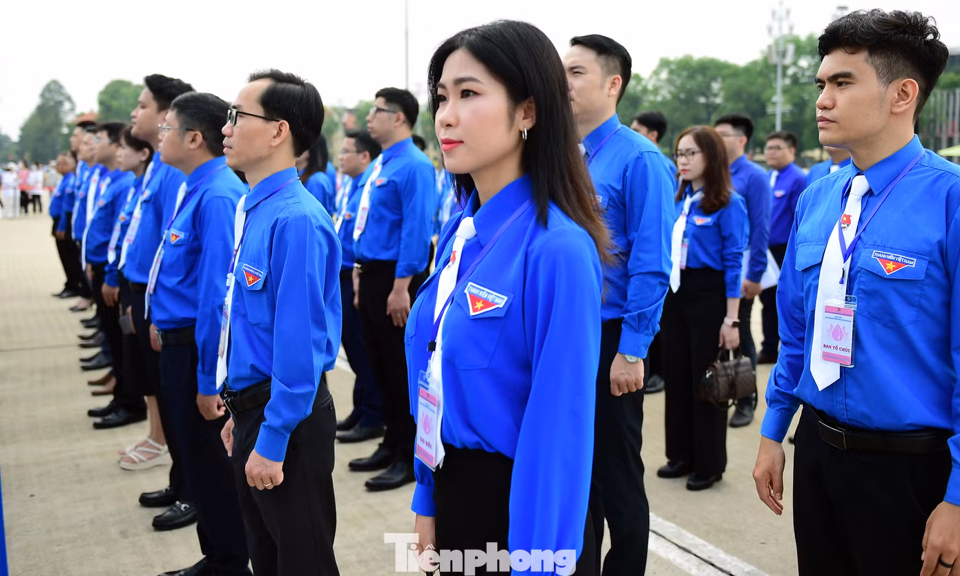 "Chúng cháu đang nỗ lực trở thành thanh niên thời đại mới với tâm trong, trí sáng và hoài bão lớn. Chúng cháu tâm niệm rằng, dưỡng tâm trong không gì hơn noi theo đạo đức Bác Hồ, Nghĩ về Bác lòng ta trong sáng hơn; rèn trí sáng không gì bằng noi theo tấm gương học tập suốt đời của Bác để phụng sự Tổ quốc, phục vụ Nhân dân; xây hoài bão lớn không gì hơn là quyết tâm chung tay thực hiện cho bằng được mong ước của Bác, vì độc lập, tự do của Tổ quốc, vì ấm no, hạnh phúc của Nhân dân, quyết tâm xây dựng một nước Việt Nam xã hội chủ nghĩa giàu mạnh, hùng cường, sánh vai với các cường quốc năm châu", đại biểu Nguyễn Duy Sơn phát biểu.
