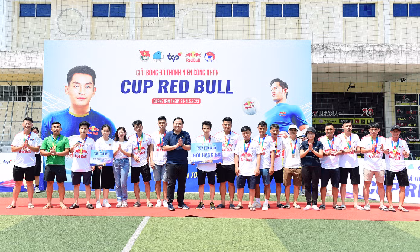 Ban Tổ chức trao giải Ba thuộc về VIB Quảng Ngãi FC.