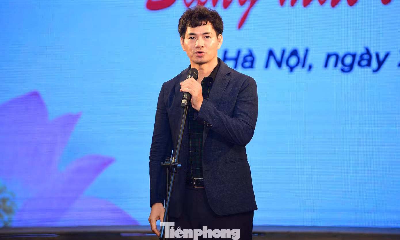 Anh Nguyễn Xuân Bắc, Giám đốc Nhà hát kịch Việt Nam phát biểu tại chương trình. Ảnh: Xuân Tùng