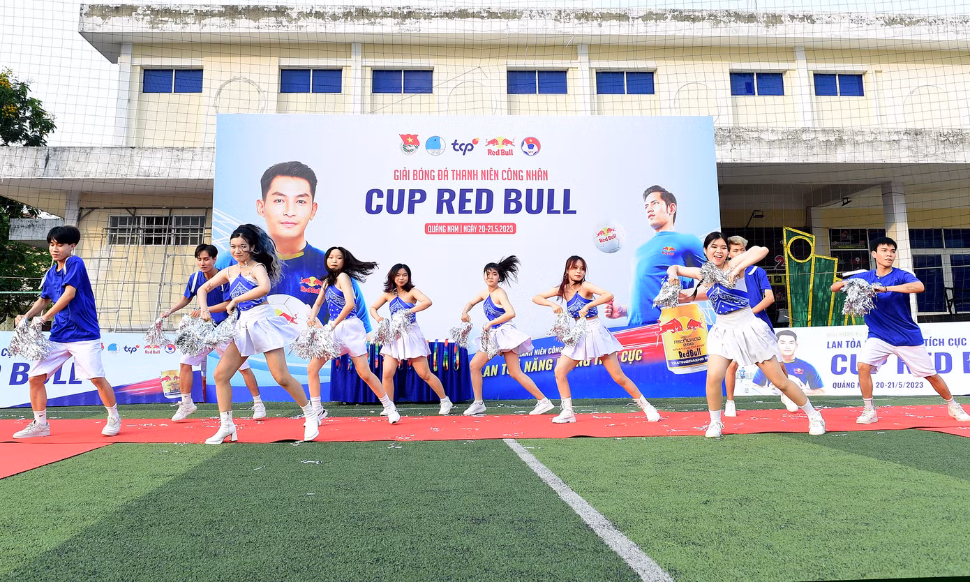 Trong khuôn khổ Ngày hội "Thanh niên công nhân - Lan tỏa năng lượng tích cực" năm 2023 khu vực Duyên hải Nam Trung bộ và Tây Nguyên do Trung ương Hội LHTN Việt Nam phối hợp Công ty TNHH TCP Việt Nam tổ chức, Giải bóng đá Thanh niên công nhân Cup Red Bull khởi tranh với sự tham dự 16 đội bóng.