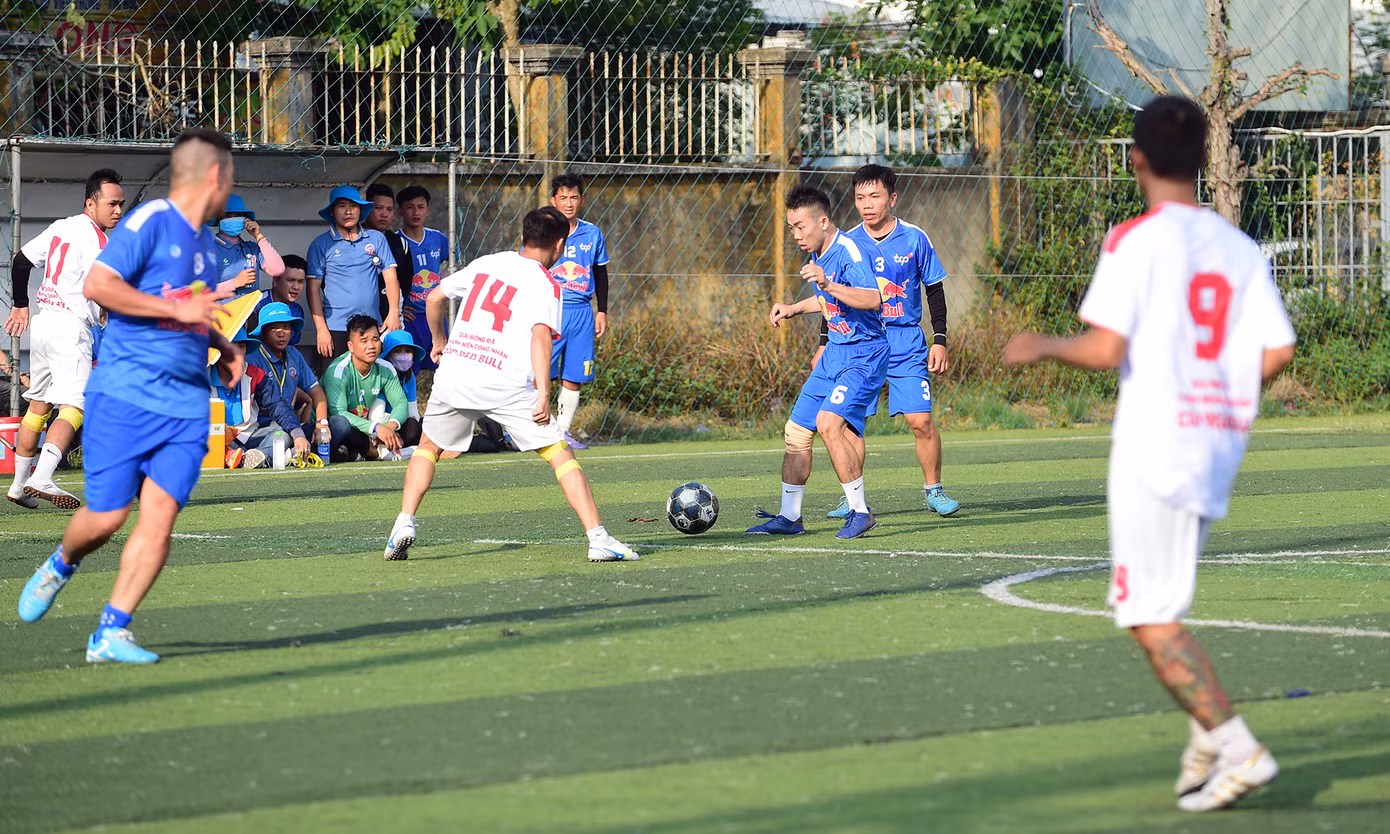 Trong hai ngày diễn ra giải đấu (20 - 21/5), các đội bóng đã cống hiến nhiều trận đấu gay cấn với nhiều pha bóng đẹp mắt.