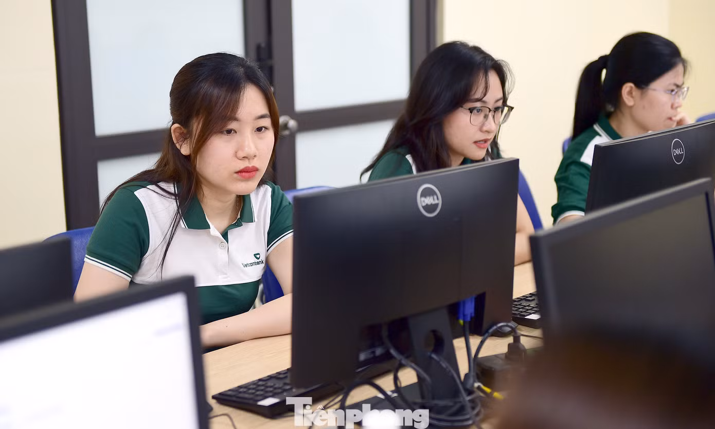 Các thí sinh tham gia thi hưởng ứng. Ảnh: Xuân Tùng