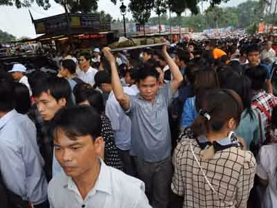 Người dân tại Đền Hùng ngày Giỗ Tổ. Người dân tại Đền Hùng ngày Giỗ Tổ