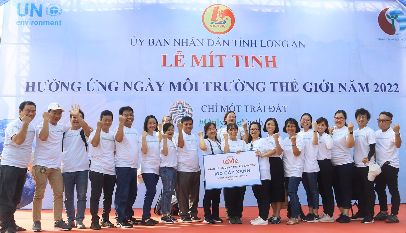 La Vie tặng 100 cây xanh đến huyện Tân Trụ, tỉnh Long An.