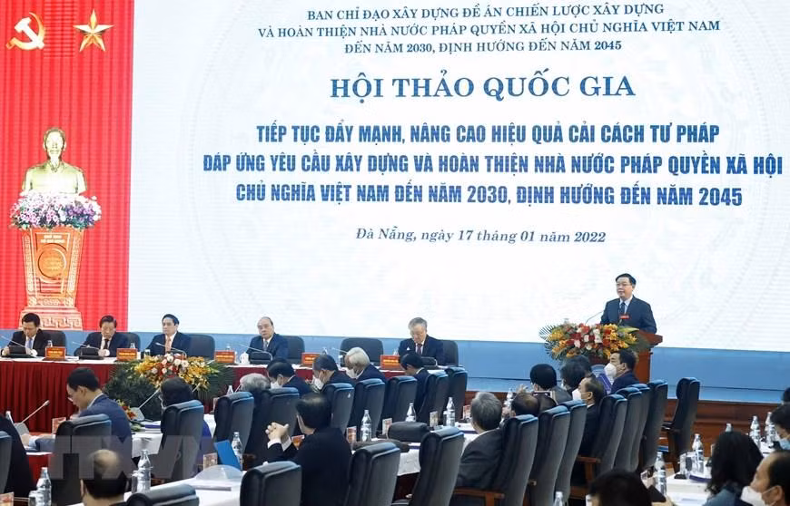 Tham dự hội thảo còn có các Ủy viên Bộ Chính trị, Bí thư Trung ương Đảng, cùng các lãnh đạo Đảng, Nhà nước, các nhà khoa học hàng đầu trong lĩnh vực nhà nước và pháp luật. (Ảnh: Thống Nhất/TTXVN)
